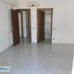 Affitto 5 camera appartamento di 151 m² in Palermo