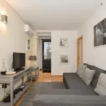 Rent 1 bedroom apartment in Porto