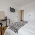 Rent a room of 180 m² in madrid