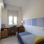 Rent 3 bedroom apartment in Milan