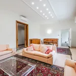 Rent 8 bedroom apartment of 260 m² in Bologna