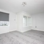 Rent 3 bedroom flat in 69