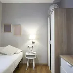 Rent 3 bedroom apartment of 60 m² in Barcelona