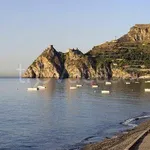 Rent 2 bedroom apartment of 44 m² in Sant'Alessio Siculo