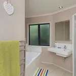 Rent 3 bedroom apartment in Papamoa