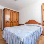 Rent a room of 85 m² in valencia