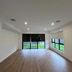 Rent 4 bedroom apartment in Coburg