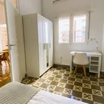 Rent a room of 140 m² in Valencia