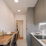 Rent 5 bedroom apartment of 95 m² in Lisboa