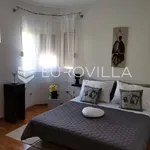 Rent 4 bedroom house of 350 m² in Podstrana