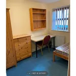 Rent 4 bedroom flat in Yorkshire And The Humber