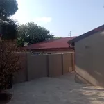 Rent 2 bedroom apartment in Roodepoort