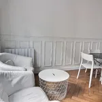 Appartement de 540 m² avec 2 chambre(s) en location à Paris