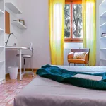 Rent a room of 140 m² in Milan