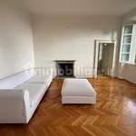 Affitto 4 camera appartamento di 240 m² in Bergamo