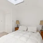 Rent 3 bedroom apartment of 125 m² in London