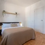 Rent a room of 140 m² in madrid