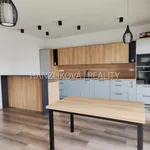 Pronajměte si 3 ložnic/e byt o rozloze 107 m² v Hluboká nad Vltavou