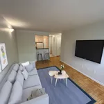 Appartement de 882 m² avec 2 chambre(s) en location à Toronto