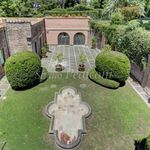 Rent 5 bedroom house of 980 m² in Rome