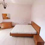 Rent 4 bedroom apartment of 60 m² in Adria