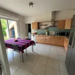 Maison de 200 m² avec 6 chambre(s) en location à DARDILLY