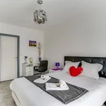 Appartement de 570 m² avec 1 chambre(s) en location à Lyon