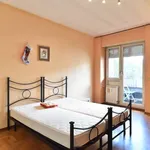 Rent a room of 90 m² in rome