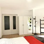 Rent 4 bedroom apartment in Marseille