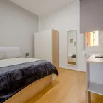 Rent a room of 200 m² in madrid