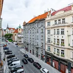 Pronajměte si 3 ložnic/e byt o rozloze 96 m² v Prague