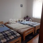 Pronajměte si 5 ložnic/e byt o rozloze 1072 m² v Prague