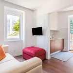 Rent 2 bedroom apartment of 646 m² in Lisbon