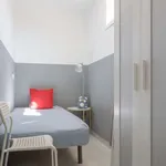 Rent a room of 100 m² in madrid