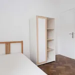 Rent a room of 100 m² in lisbon