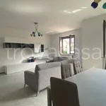 Villa a Schiera in affitto a Ispra via 1 Maggio, 29, arredato, giardino privato, box - TrovaCasa