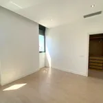 Alquilo 4 dormitorio casa de 263 m² en Madrid