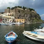 Rent 4 bedroom apartment of 110 m² in Lipari