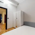 Rent 6 bedroom apartment of 200 m² in milan