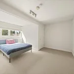 Rent 4 bedroom house in Surrey