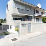 Rent 4 bedroom house of 272 m² in Santo Tirso