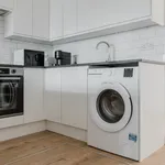 Rent 2 bedroom apartment of 560 m² in London