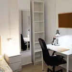 Rent a room of 100 m² in valencia