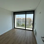 Rent 2 bedroom apartment of 66 m² in Porto