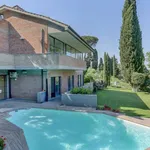 Rent 5 bedroom house of 270 m² in Rome