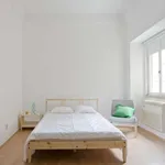 Rent a room of 200 m² in lisbon