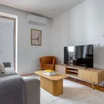 Rent 2 bedroom apartment of 764 m² in Lisbon