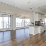 Appartement de 2454 m² avec 3 chambre(s) en location à Vancouver