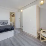 Rent a room of 100 m² in madrid