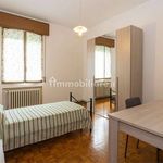 Affitto 4 camera appartamento di 80 m² in Modena